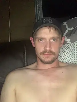 Midwestalpha live cam on StripChat