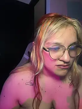 sophia_weest99 (F young) - Naked + oil body 😍