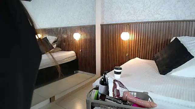 Ariana_Wayne live cam on StripChat