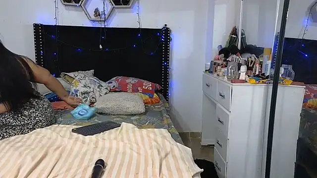 charlotte_077 live cam on StripChat