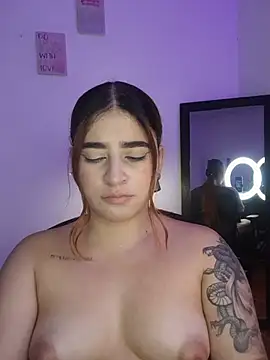 MartinaConnorr live cam on StripChat