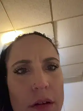 CurvyTemptation23 live cam on StripChat