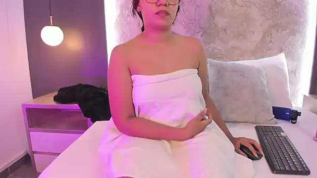 alysson_moon_ webcam