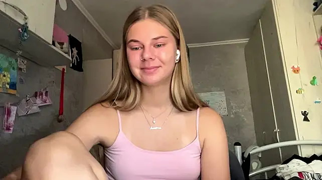 HoneysPiee webcam