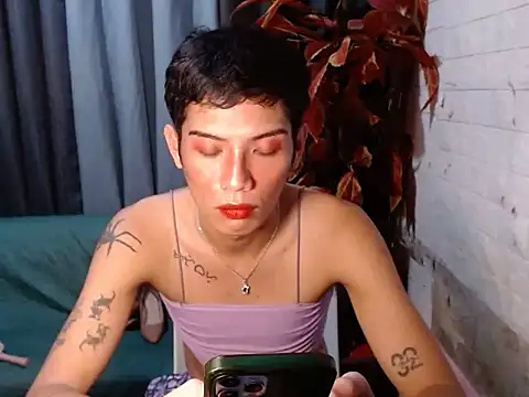 HugeCookLuna696 webcam