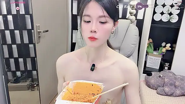 yueyue-mm (F milf) - 黑牛上场3分钟