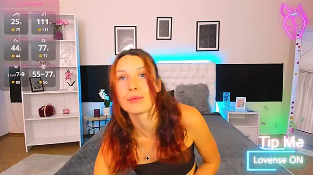 KiraNeeww webcam