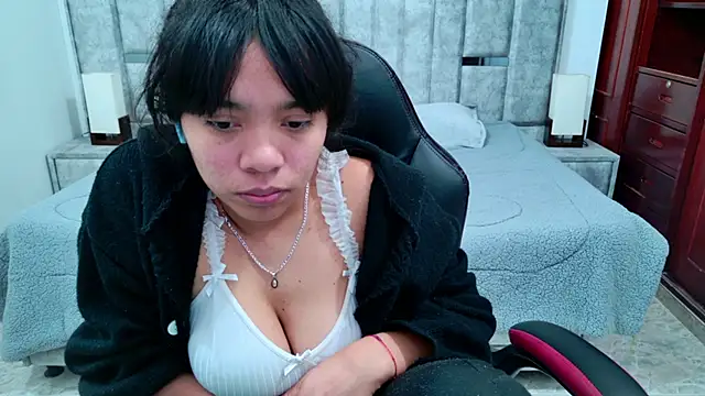 laureentt_ live cam on StripChat