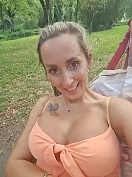 IsabelleEthan live cam on StripChat