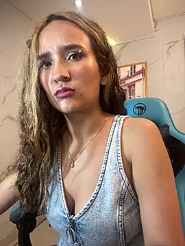 bella_vibess_s webcam