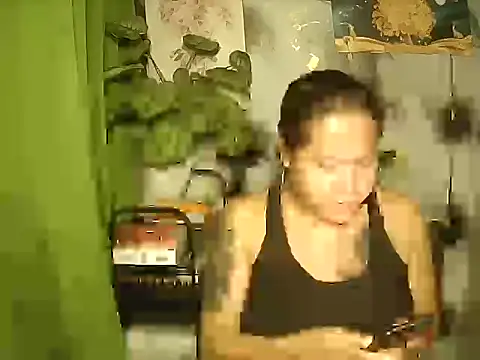TabooSHOWgirl18 webcam