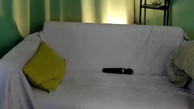 LeticiaRomano live cam on StripChat