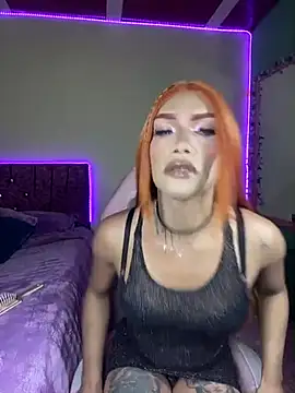 _KittyQueen12 live cam on StripChat