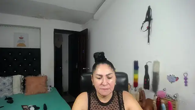 mature_bigboobs10 live cam on StripChat