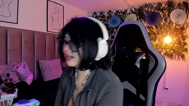 Kitty_Gang live cam on StripChat