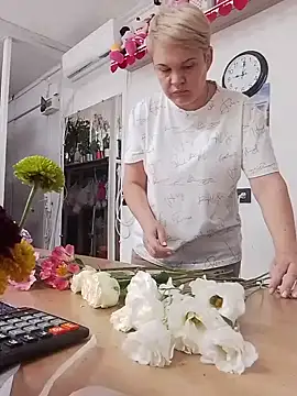 LittleFlower777 live cam on StripChat