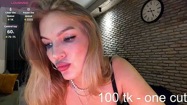 fifteenpoem live cam on StripChat