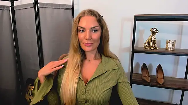 AulloraHoney live cam on StripChat