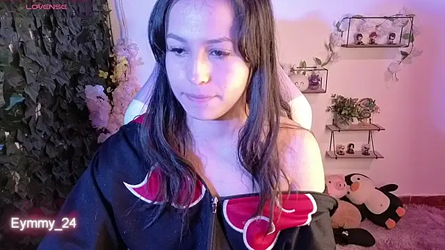 Eymmy_24 live cam on StripChat