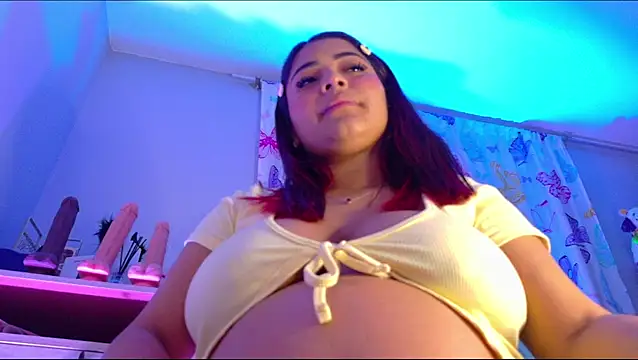 NicolleTaylor live cam on StripChat