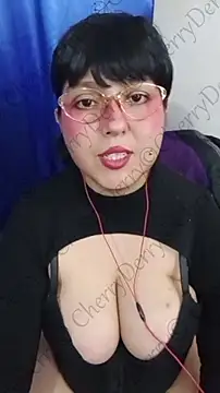CherryDerry live cam on StripChat