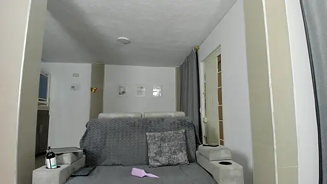 DulceRomance live cam on StripChat