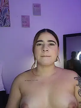 MartinaConnorr live cam on StripChat