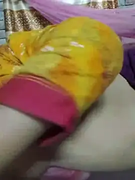 Shurmi1 live cam on StripChat