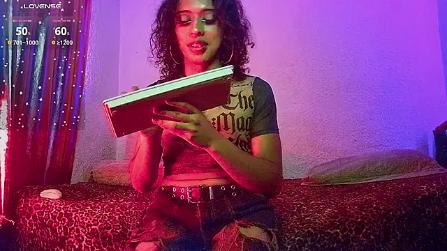 angelsdustxxx live cam on StripChat