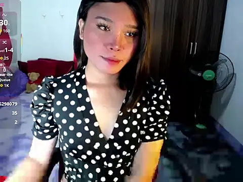 sofiathe1st live cam on StripChat