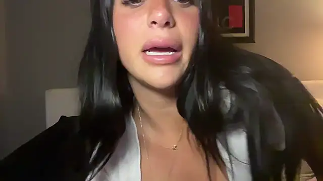 hangoutwithvanessa live cam on StripChat