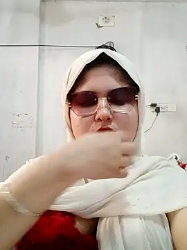 Nusrat-N live cam on StripChat