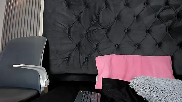 Alice_Jhons live cam on StripChat