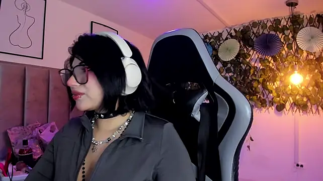 Kitty_Gang live cam on StripChat