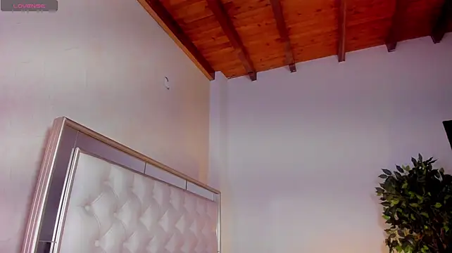 Miss_KhalifaDoll live cam on StripChat
