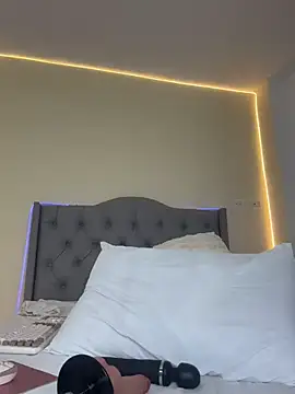 LunaBloon live cam on StripChat