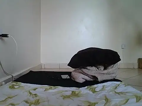 Thickbooty_choco live cam on StripChat