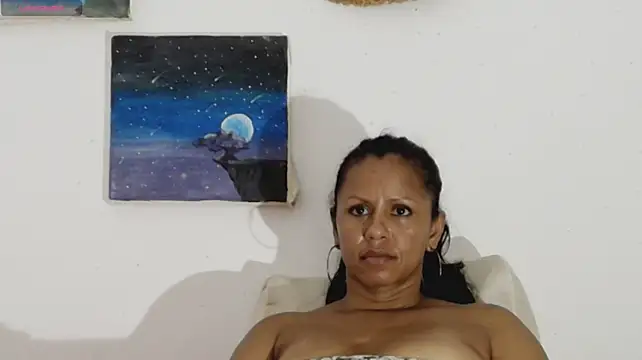 Catherine-browm live cam on StripChat