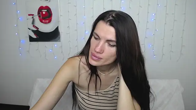 MilaLoona webcam