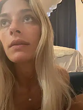 Bellalolahot webcam