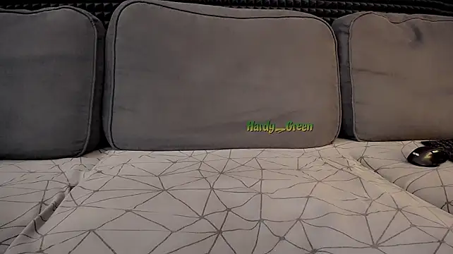 Hardy_Green live cam on StripChat