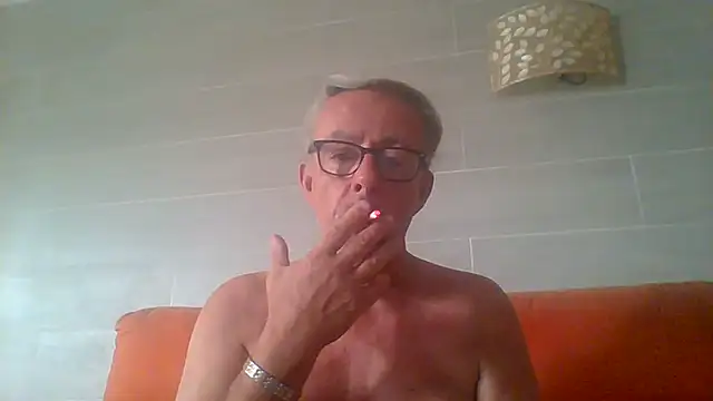 tuggy59 (M grandpa) - close up helmet