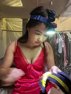 Dovia-sy live cam on StripChat