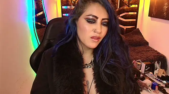scarleth_blue