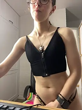 MartiniiSelenna live cam on StripChat