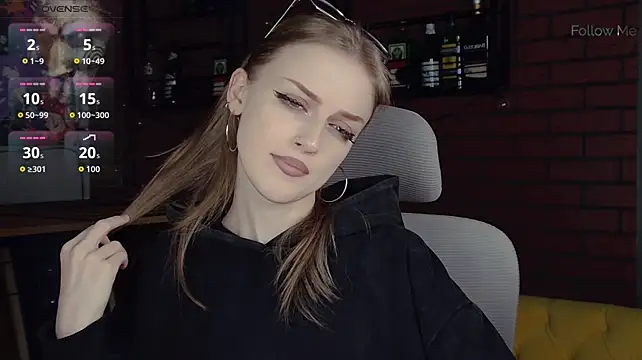 KiraMontoya live cam on StripChat