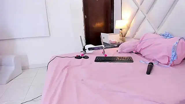 khloeblake live cam on StripChat