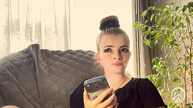 Elirya live cam on StripChat