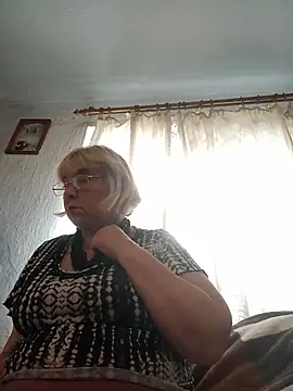 Elena_Beautiful784 live cam on StripChat