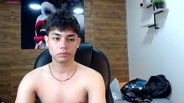 ivan_cooper live cam on StripChat